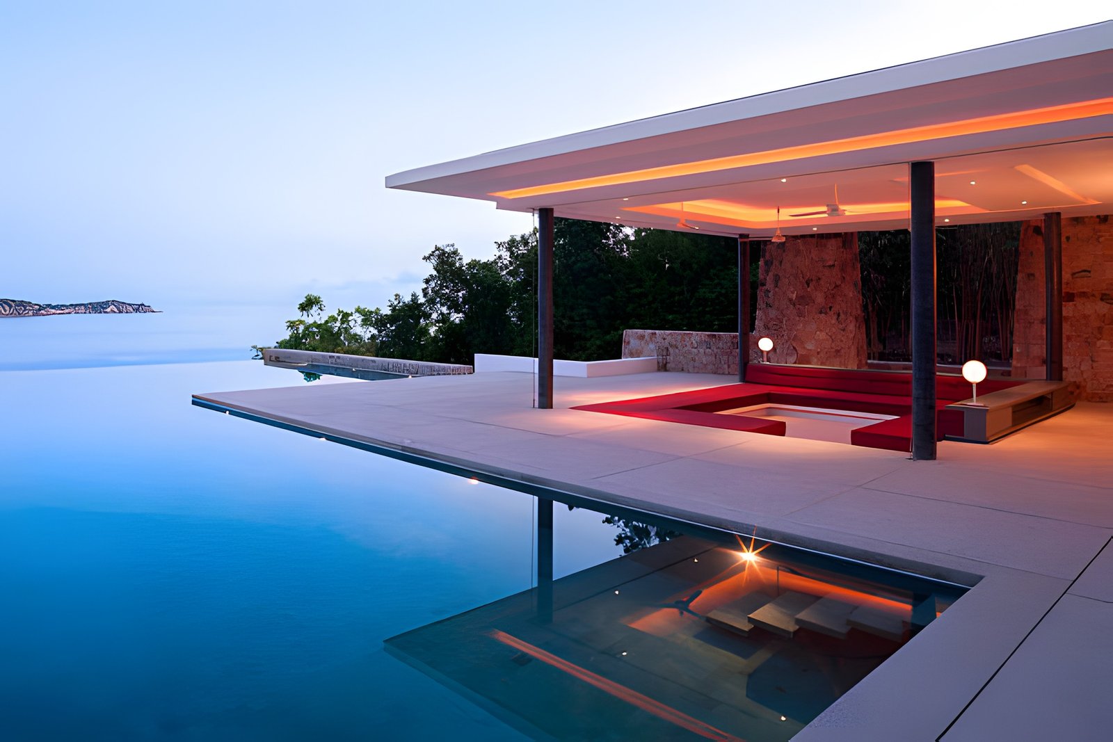Modern home overlooking the ocean