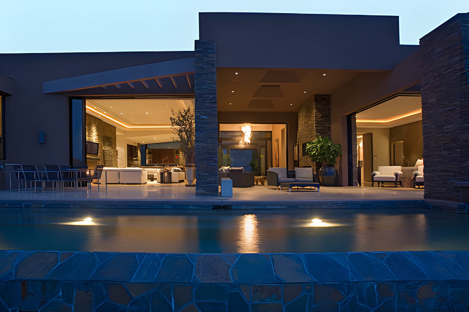 Modern Hawaii home with outdoor living